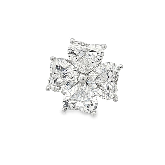 K18ホワイトゴールドのハート型ラボグロウンダイヤモンドスタッドピアス