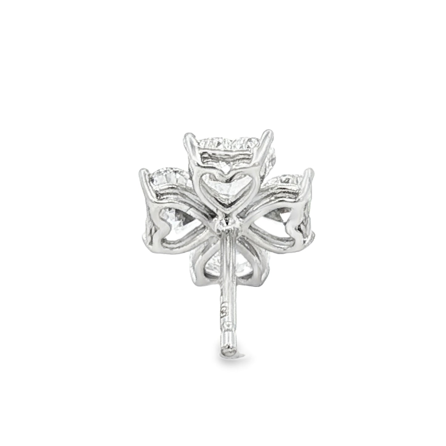 K18ホワイトゴールドのハート型ラボグロウンダイヤモンドスタッドピアス