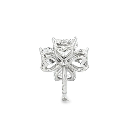 K18ホワイトゴールドのハート型ラボグロウンダイヤモンドスタッドピアス