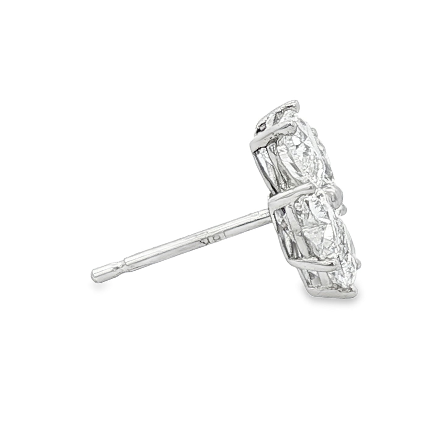 K18ホワイトゴールドのハート型ラボグロウンダイヤモンドスタッドピアス