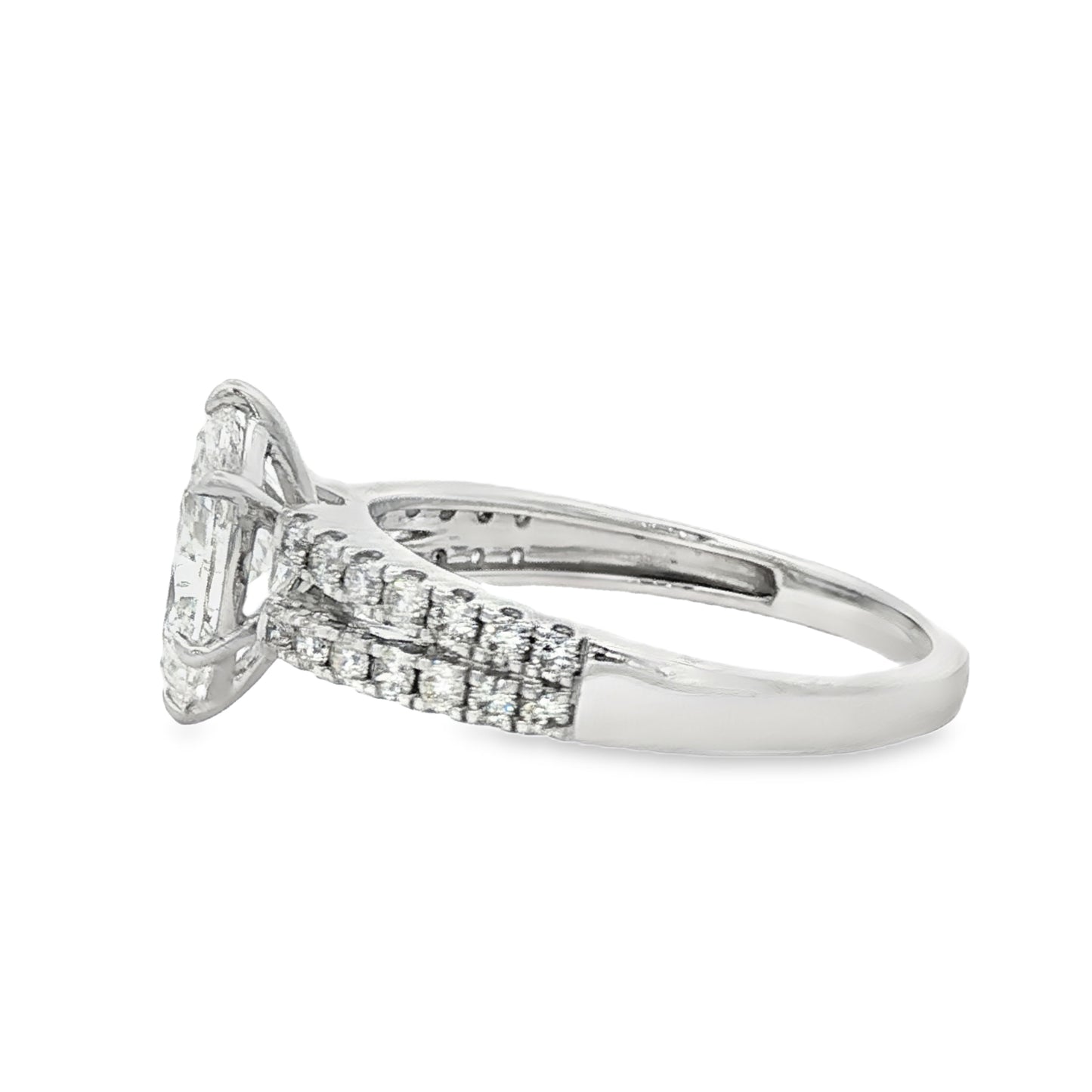 マーキスカットダイヤモンドのK18ホワイトゴールドエンゲージリング