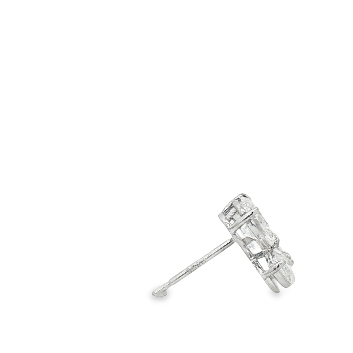 K18ホワイトゴールド ラボグロウンダイヤモンドイヤリング（オーバルカットとペアカット）